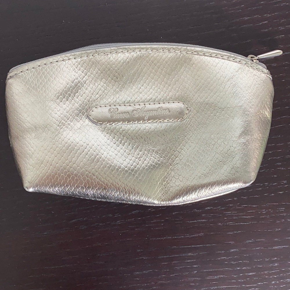 Women Argentinian leather silver small makeup bag with zipper